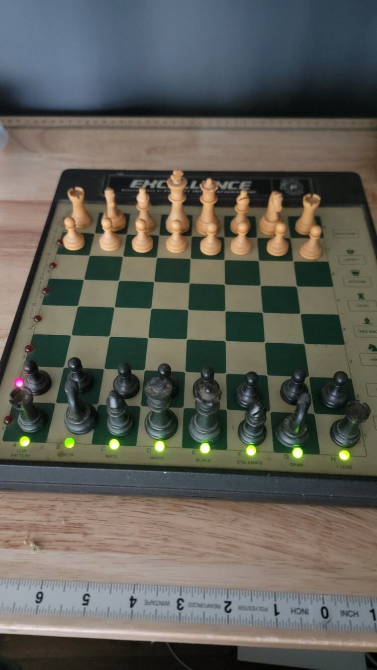 Fidelity Electronics Chess Challenger - Model 6080 - Read